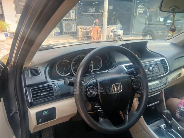 Honda Accord LX 4dr Sedan FWD (2.4L 4cyl 2A) 2017 Silver
