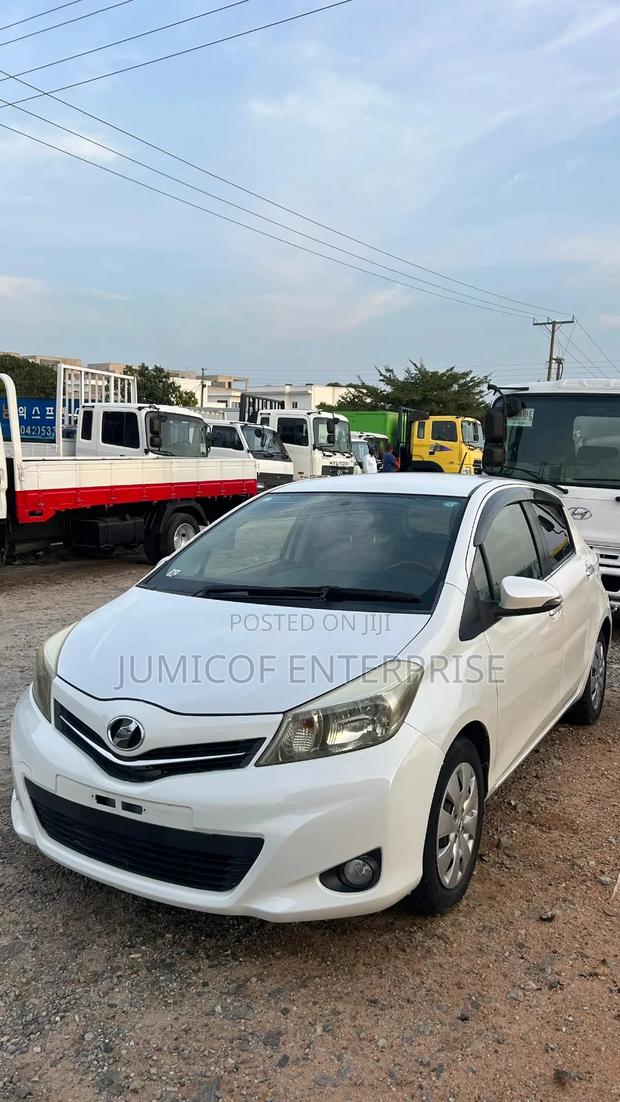 Toyota Vitz 2012 White