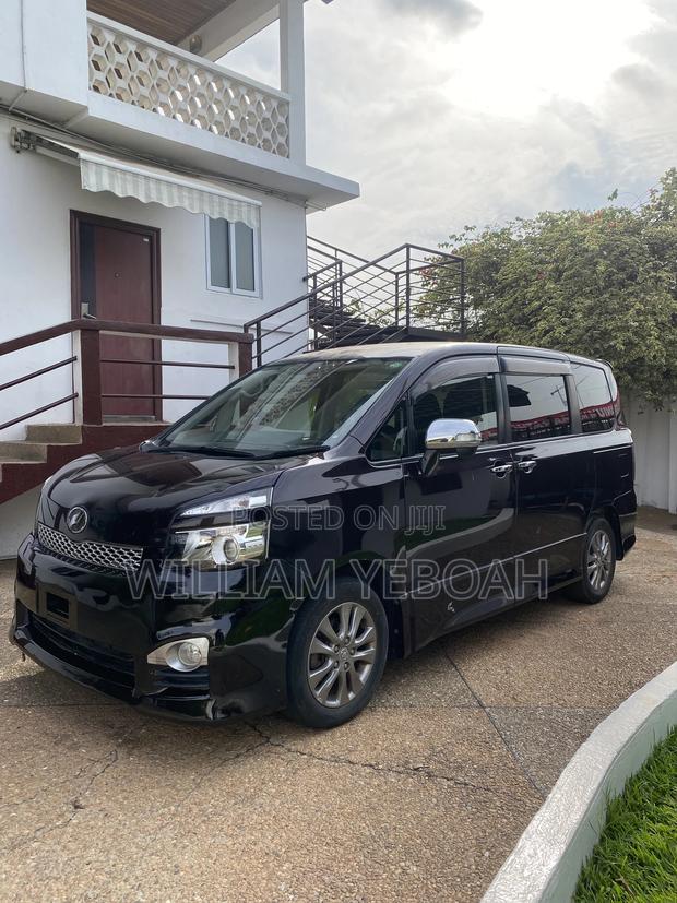 Toyota Voxy 2011 Black