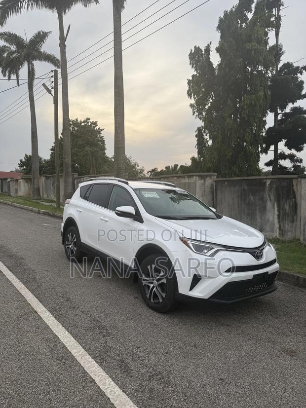 Toyota RAV4 LE AWD (2.5L 4cyl 6A) 2016 White