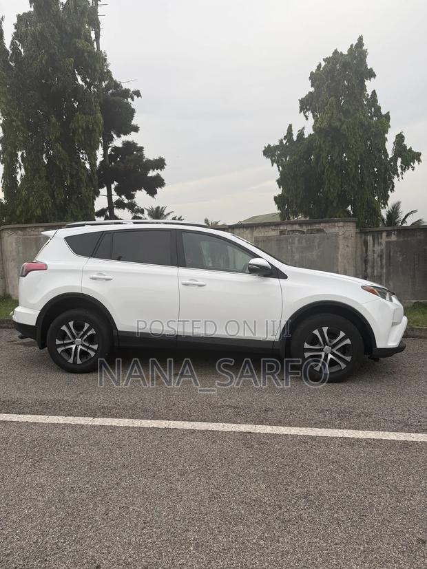 Toyota RAV4 LE AWD (2.5L 4cyl 6A) 2016 White
