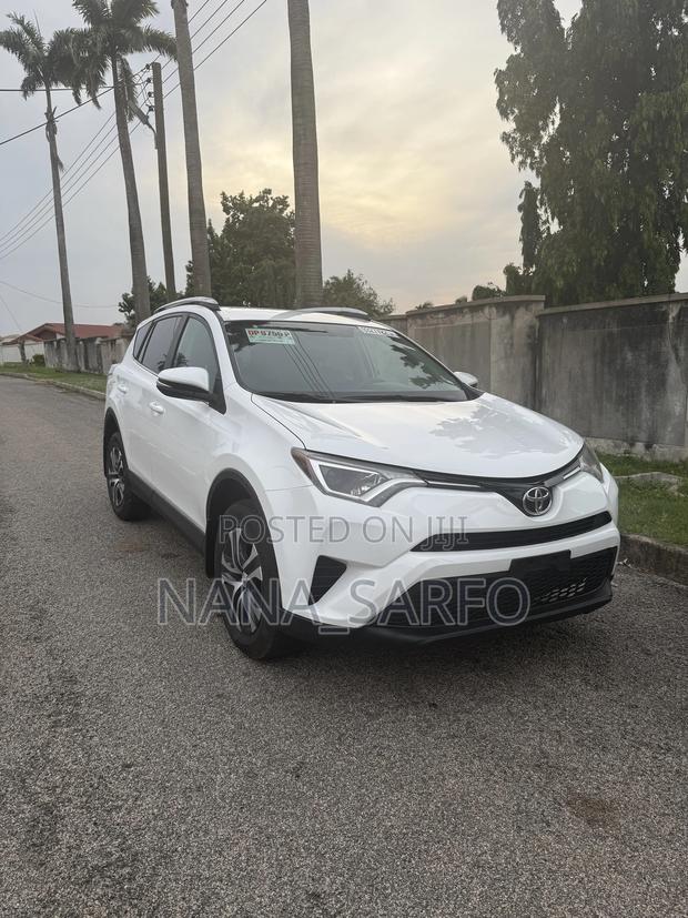 Toyota RAV4 LE AWD (2.5L 4cyl 6A) 2016 White