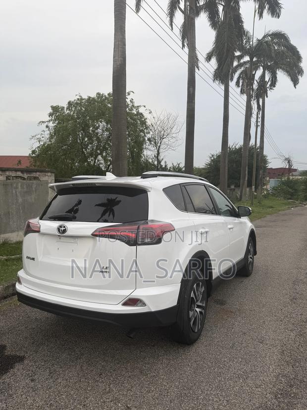 Toyota RAV4 LE AWD (2.5L 4cyl 6A) 2016 White