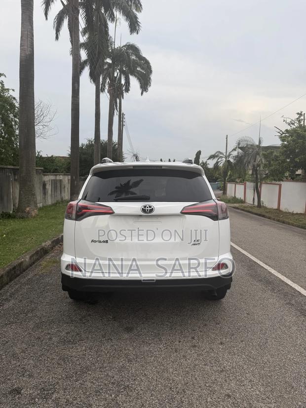 Toyota RAV4 LE AWD (2.5L 4cyl 6A) 2016 White
