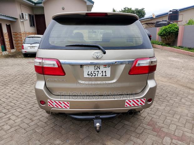Toyota Fortuner 2.5 D AWD 2011 Gray