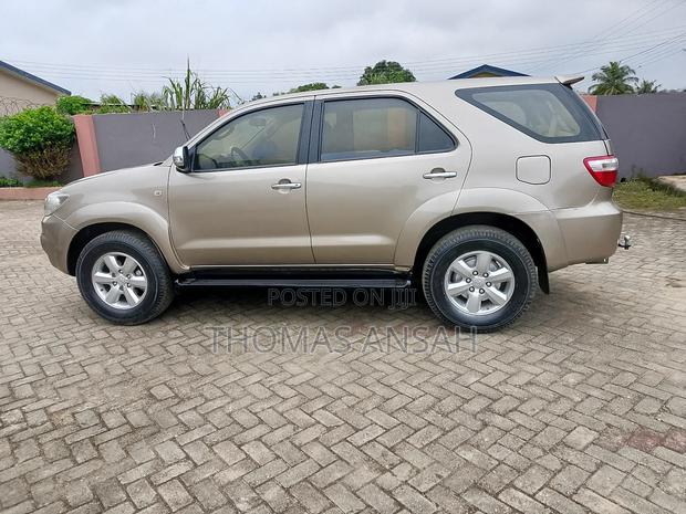 Toyota Fortuner 2.5 D AWD 2011 Gray
