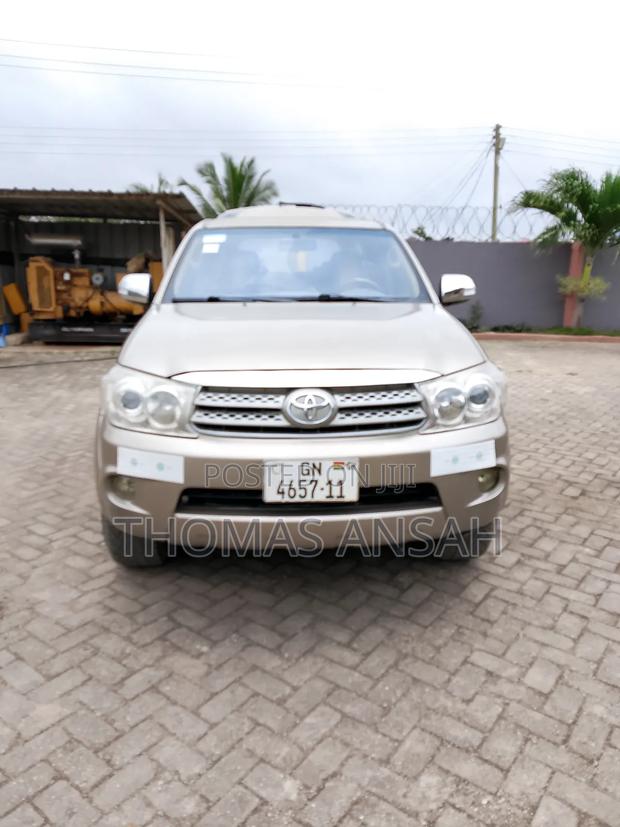 Toyota Fortuner 2.5 D AWD 2011 Gray