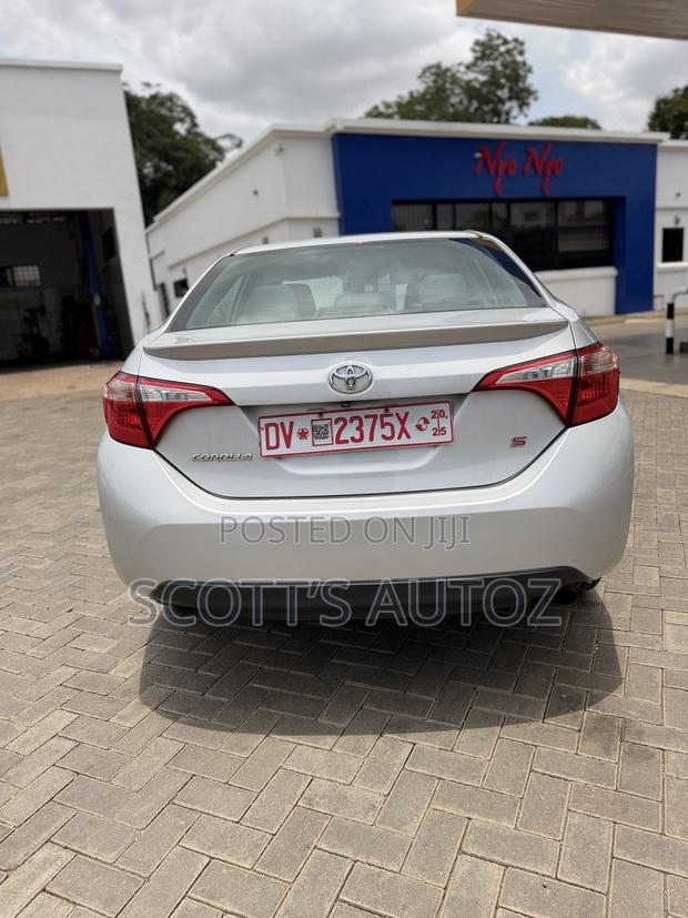 Toyota Corolla 2018 Silver