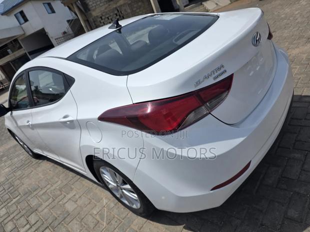 Hyundai Elantra Limited Sedan FWD (1.8L 4cyl 6A) 2016 White