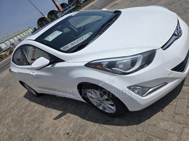 Hyundai Elantra Limited Sedan FWD (1.8L 4cyl 6A) 2016 White