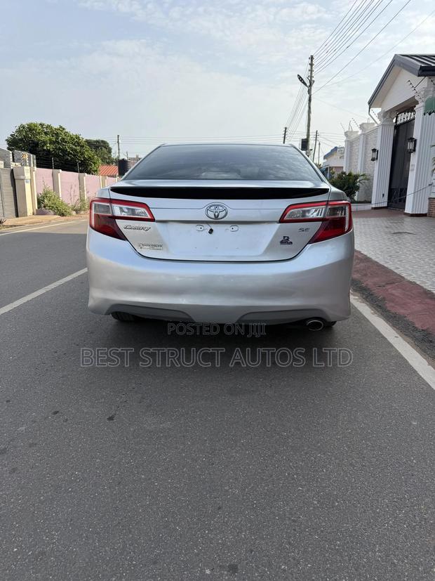 Toyota Camry SE 4dr Sedan (2.5L 4cyl 6A) 2014 Gray
