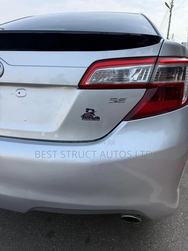 Toyota Camry SE 4dr Sedan (2.5L 4cyl 6A) 2014 Gray