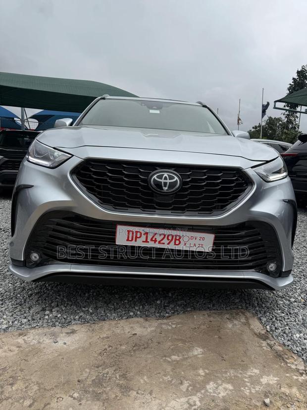 Toyota Highlander XSE AWD 2024 Silver