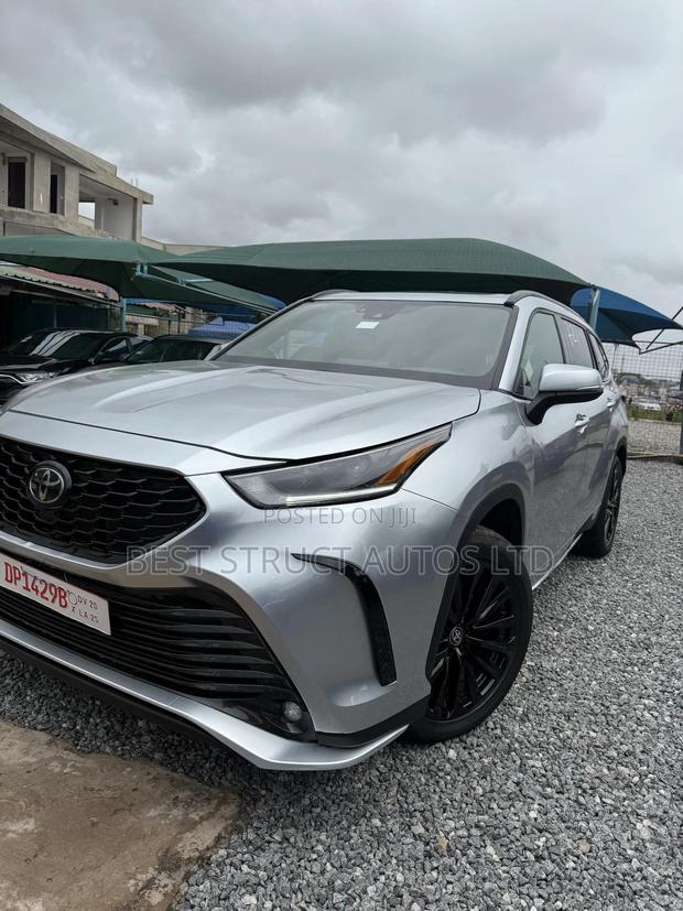 Toyota Highlander XSE AWD 2024 Silver