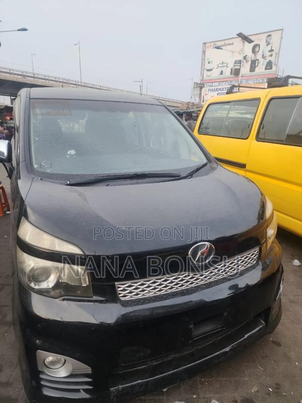 Toyota Voxy 2013 Black