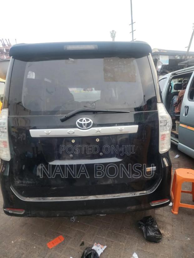 Toyota Voxy 2013 Black