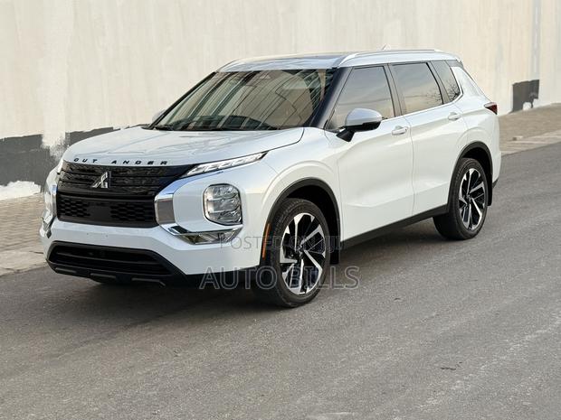 Mitsubishi Outlander SE Launch Edition 2022 White