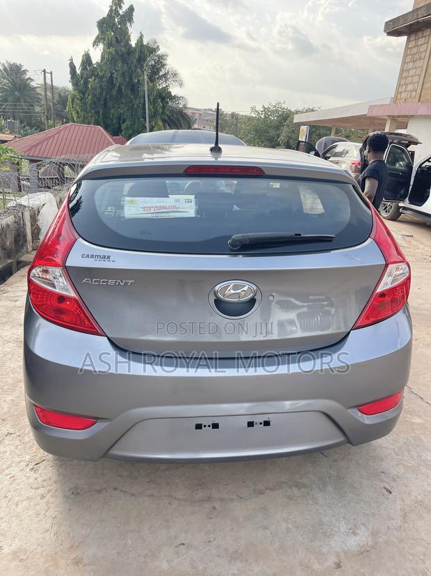 Hyundai Accent SE Hatchback 2017 Gray
