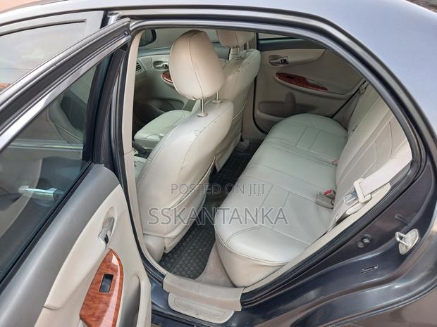 Toyota Corolla XLE 4dr Sedan (1.8L 4cyl 4A) 2009 Gray