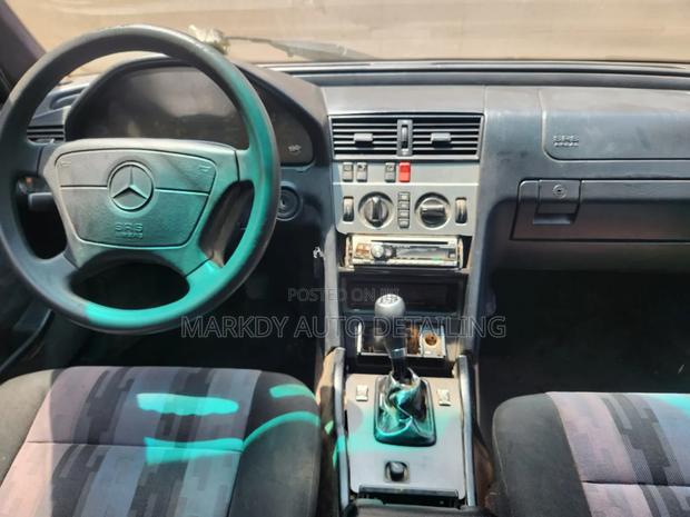 Mercedes-Benz E300 2008 Blue