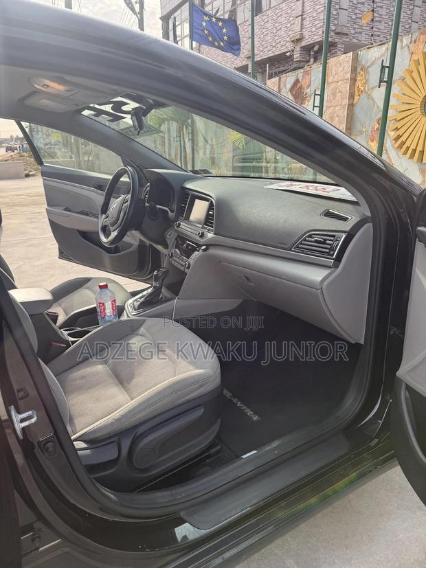 Hyundai Elantra SE Sedan FWD (2.0L 4cyl 6M) 2017 Black