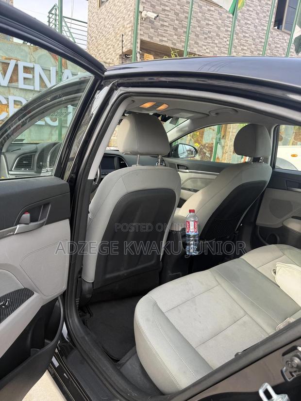 Hyundai Elantra SE Sedan FWD (2.0L 4cyl 6M) 2017 Black