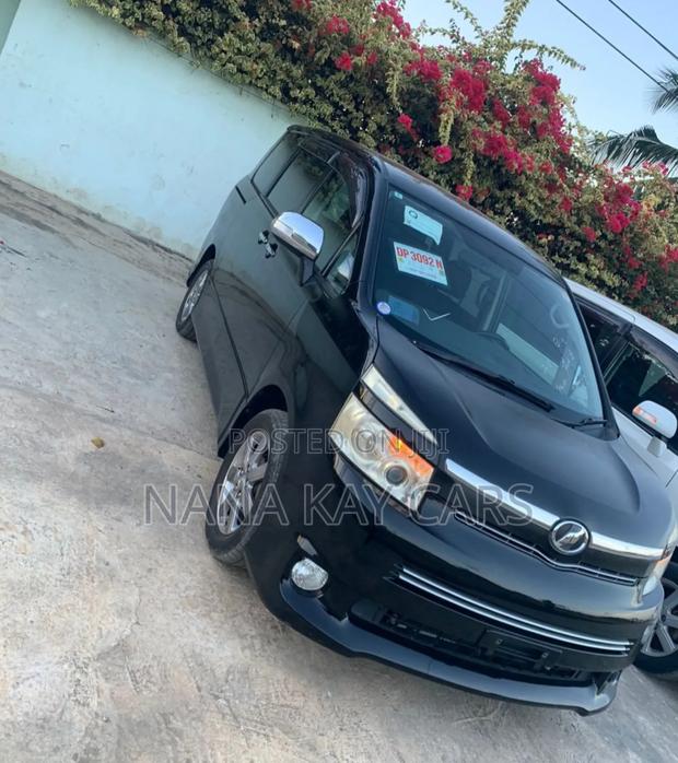 Toyota Voxy 2010 Black