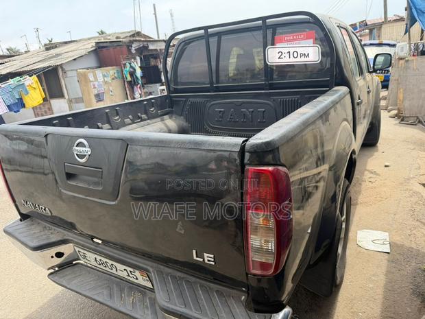 Nissan Navara 2013 Black