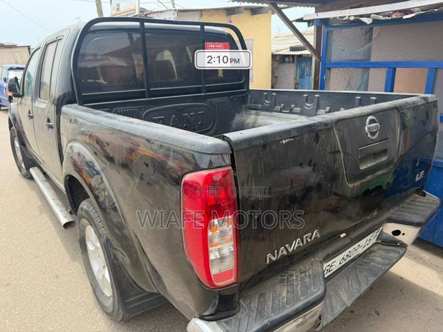 Nissan Navara 2013 Black