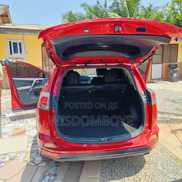 Toyota RAV4 LE 4dr SUV AWD (2.5L 4cyl 6A) 2018 Red