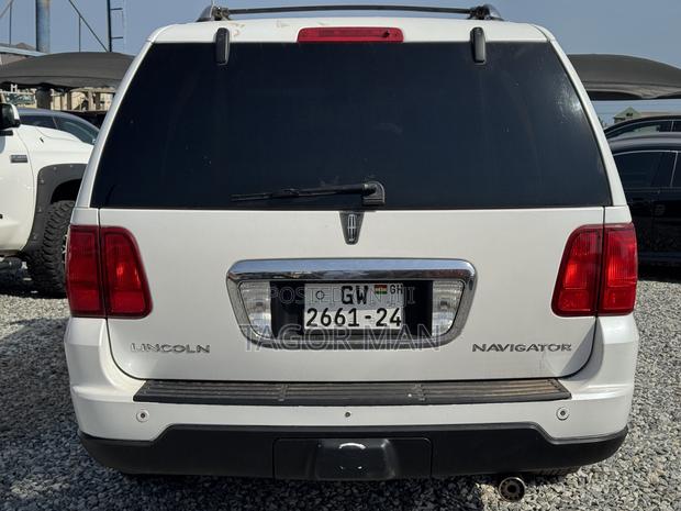 Lincoln Navigator L 2012 White