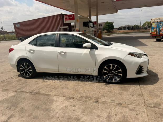 Toyota Corolla XSE (1.8L 4cyl 2A) 2019 White