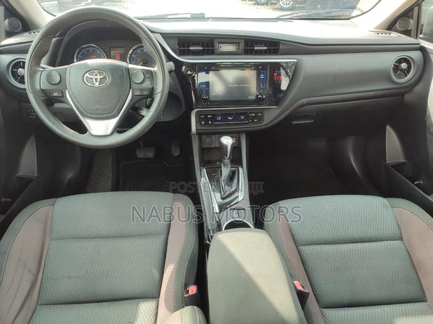 Toyota Corolla LE Eco (1.8L 4cyl 2A) 2018 Gray