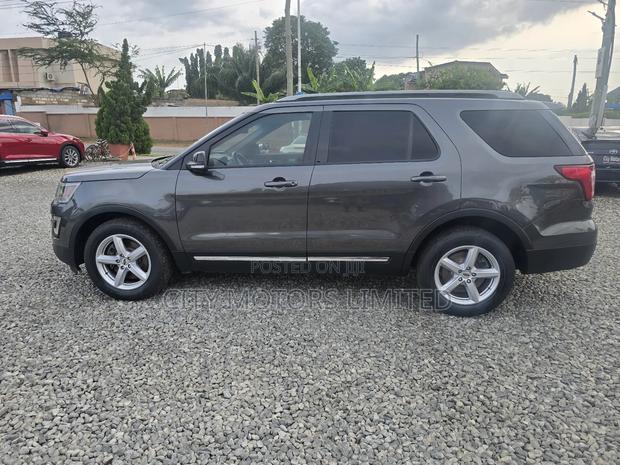 Ford Explorer Platinum 4dr 4x4 (3.5L 6cyl 6A) 2017 Gray