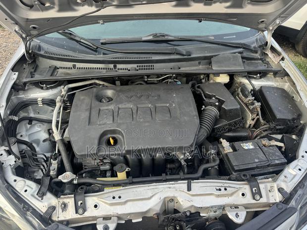 Toyota Corolla SE (1.8L 4cyl 6M) 2018 Silver