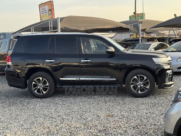 Toyota Land Cruiser 4.0 V6 DLX 2015 Black