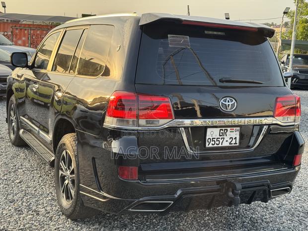 Toyota Land Cruiser 4.0 V6 DLX 2015 Black