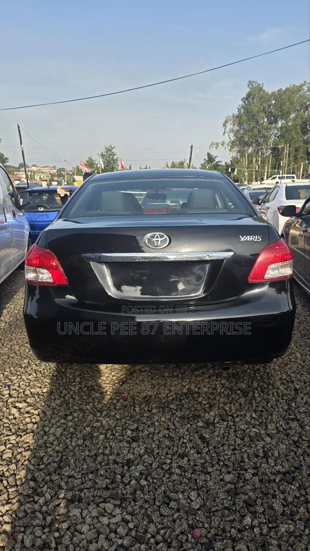Toyota Yaris SE Hatchback 5dr 2012 Black