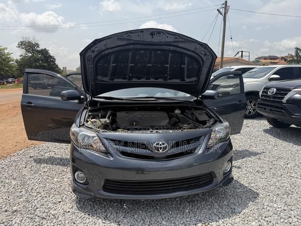 Toyota Corolla S 4dr Sedan (1.8L 4cyl 4A) 2013 Gray