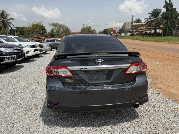 Toyota Corolla S 4dr Sedan (1.8L 4cyl 4A) 2013 Gray