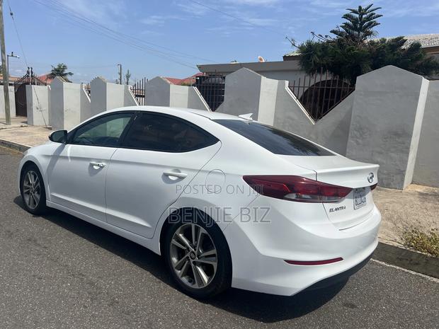 Hyundai Elantra 2017 White