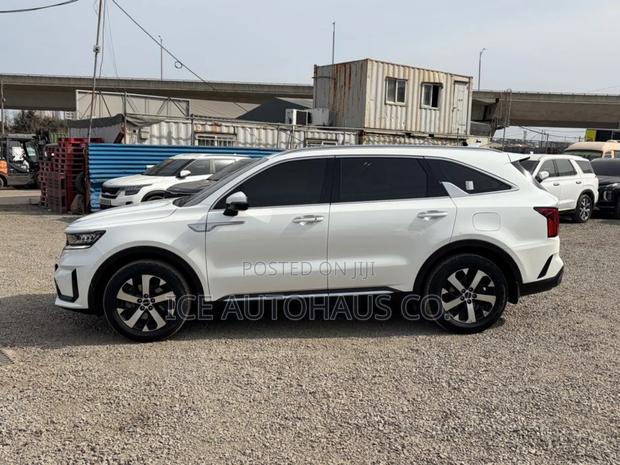 Kia Sorento Hybrid 2022 White
