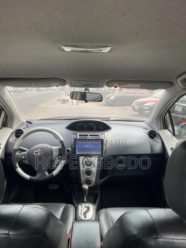 Toyota Yaris 2010 White