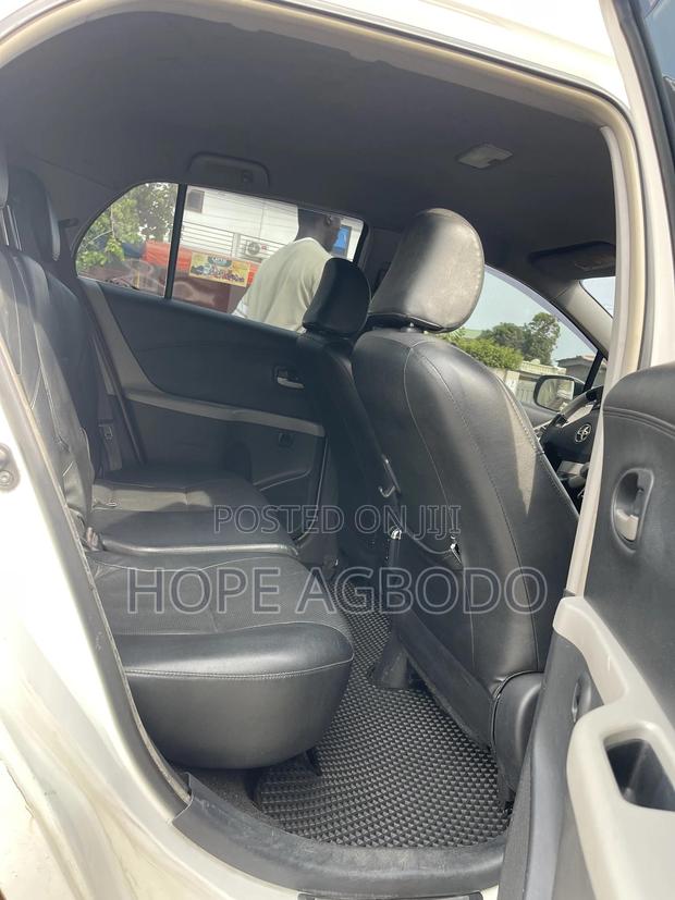 Toyota Yaris 2010 White