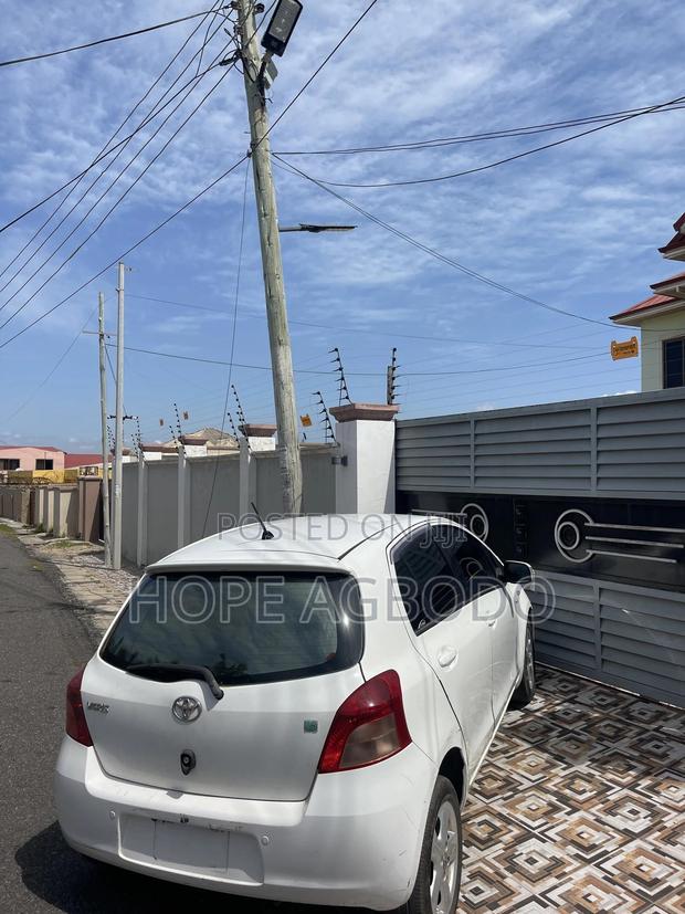 Toyota Yaris 2010 White