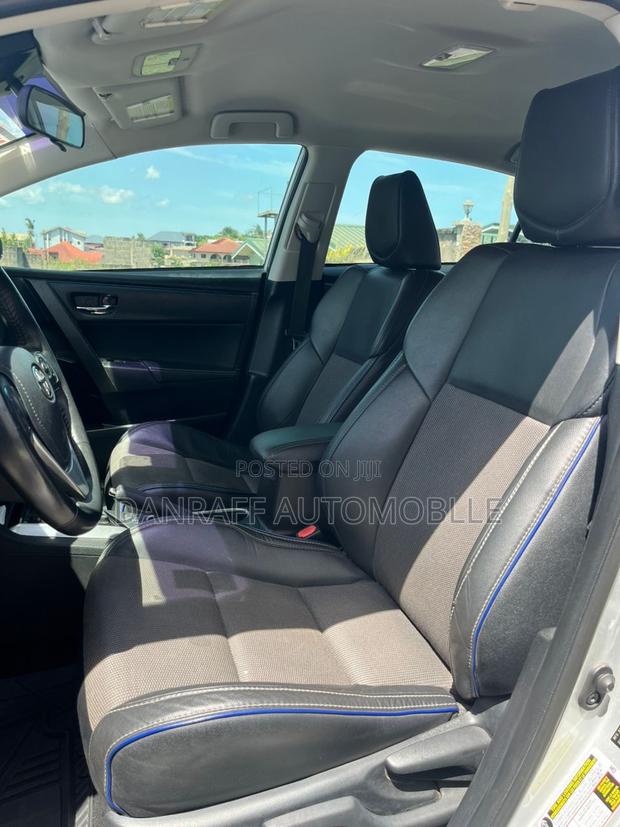 Toyota Corolla SE 4dr Sedan (1.8L 4cyl CVT) 2017 Silver