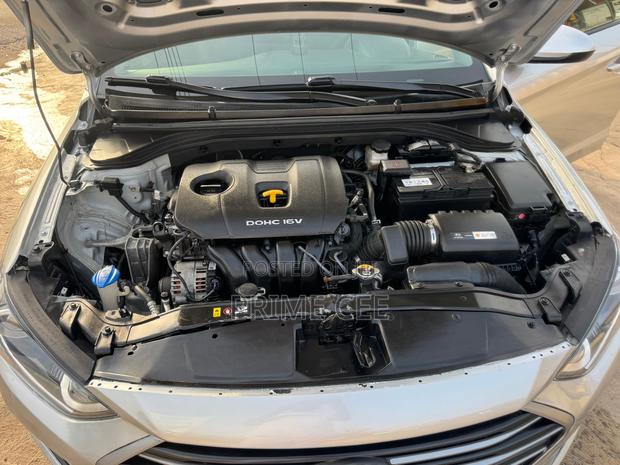 Hyundai Elantra 2018 Silver