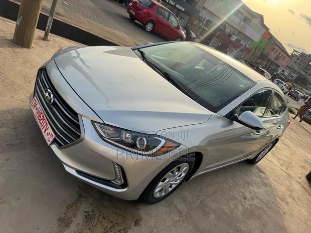 Hyundai Elantra 2018 Silver