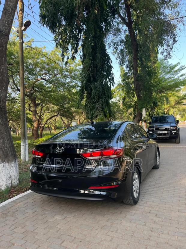 Hyundai Elantra 2017 Black