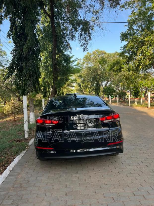 Hyundai Elantra 2017 Black